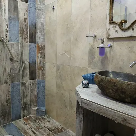 Alisaxni Guest house