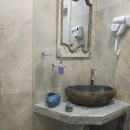 Alisaxni Guest house *